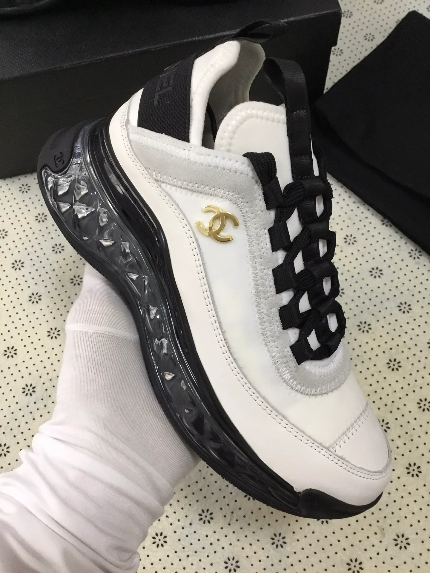 👟👟Ex-factory price 540👟👟 Original CHANEL 2025 Chanel Four Seasons Casual Sports Shoes Original Cover Lasting for Women is made one to one with original lasting technology. Fabric: first layer of silk cowhide with high-elastic lycra and knitted fabric, comfortable and breathable. TPU 3-in-1 ultra-light outsole. Comfortable on the foot. Versatile. Built-in 2 cm brand heightening insole, size: women's 35-41